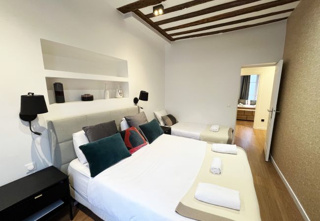 Appartement à Paris - Urban Flat 108 - Pretty 4 BDR Parisian Flat in Paris Appartement à Paris - Urban Flat 108 - Pretty 4 BDR Parisian Flat in Paris