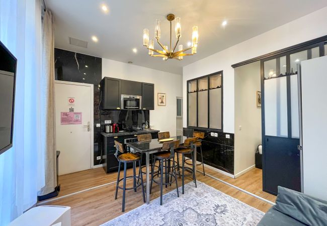 Appartement à Paris - UrbanFlat 90 - Designer Apartment in Center of Paris