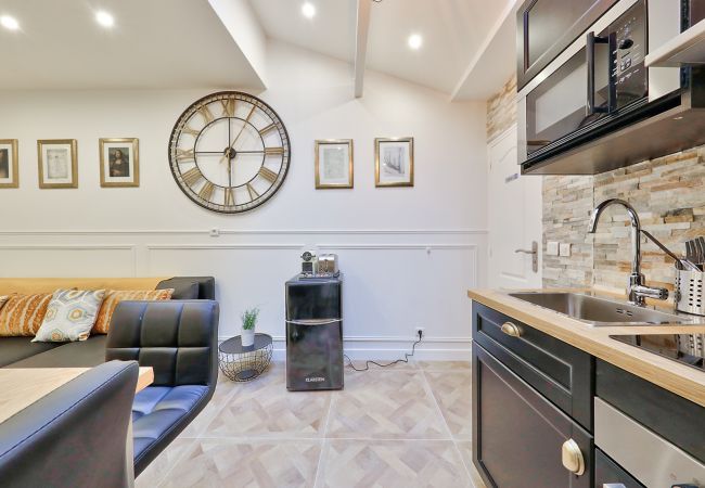 Appartement à Paris - 38 - Atelier Mona Lisa  Appartement à Paris - 38 - Atelier Mona Lisa