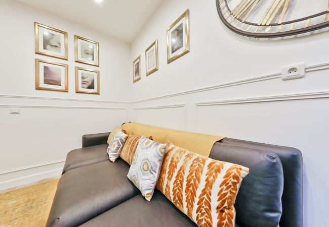 Appartement à Paris - 38 - Atelier Mona Lisa  Appartement à Paris - 38 - Atelier Mona Lisa