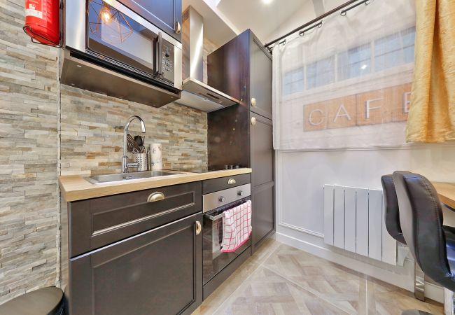 Appartement à Paris - 38 - Atelier Mona Lisa  Appartement à Paris - 38 - Atelier Mona Lisa