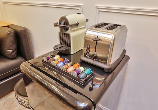 Appartement à Paris - 38 - Atelier Mona Lisa  Appartement à Paris - 38 - Atelier Mona Lisa