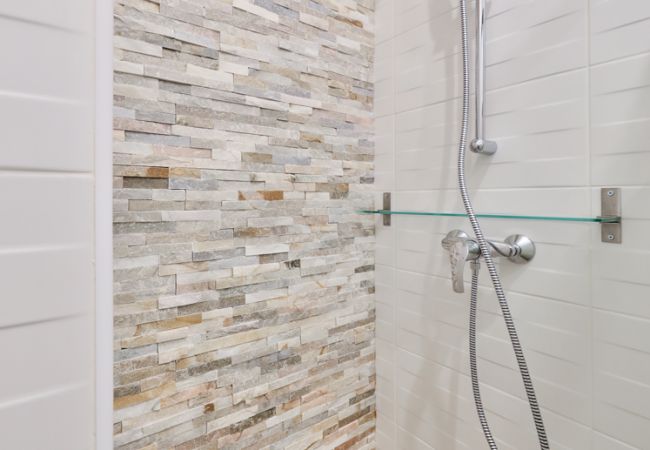 Appartement à Paris - 38 - Atelier Mona Lisa  Appartement à Paris - 38 - Atelier Mona Lisa