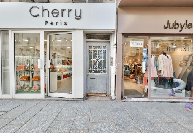 Appartement à Paris - 38 - Atelier Mona Lisa  Appartement à Paris - 38 - Atelier Mona Lisa