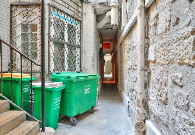 Appartement à Paris - 38 - Atelier Mona Lisa  Appartement à Paris - 38 - Atelier Mona Lisa