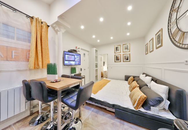 Appartement à Paris - 38 - Atelier Mona Lisa  Appartement à Paris - 38 - Atelier Mona Lisa