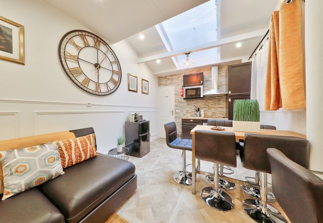 Appartement à Paris - 38 - Atelier Mona Lisa  Appartement à Paris - 38 - Atelier Mona Lisa