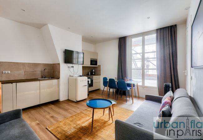  à Paris - Urban Flat 62 - Charming 3BDR in Triangle d'Or - only 100m from Champs-Elysees