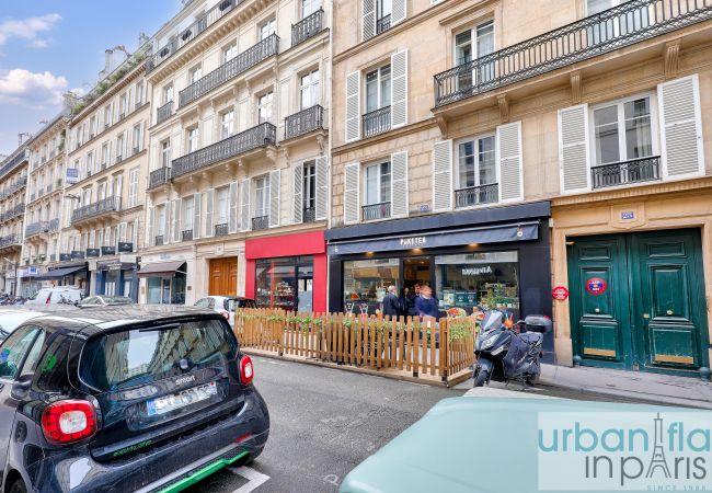 Appartement à Paris - Urban Flat 62 - Charming 3BDR in Triangle d'Or - only 100m from Champs-Elysees Appartement à Paris - Urban Flat 62 - Charming 3BDR in Triangle d'Or - only 100m from Champs-Elysees