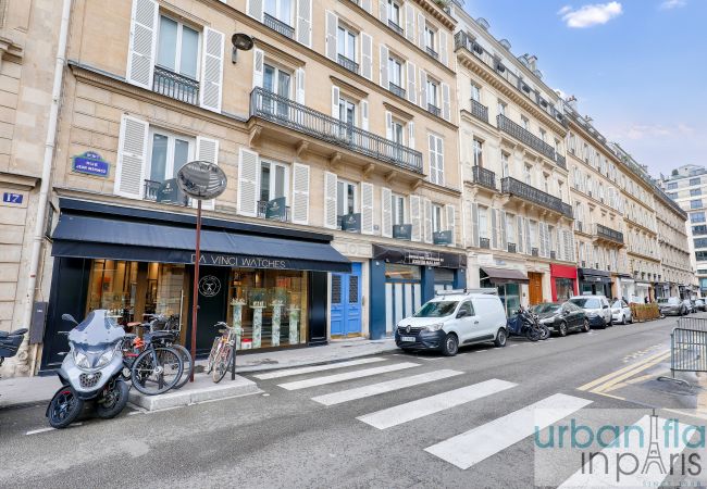 Appartement à Paris - Urban Flat 62 - Charming 3BDR in Triangle d'Or - only 100m from Champs-Elysees Appartement à Paris - Urban Flat 62 - Charming 3BDR in Triangle d'Or - only 100m from Champs-Elysees