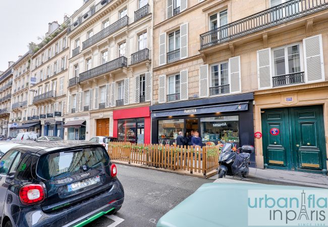 Appartement à Paris - Urban Flat 62 - Charming 3BDR in Triangle d'Or - only 100m from Champs-Elysees Appartement à Paris - Urban Flat 62 - Charming 3BDR in Triangle d'Or - only 100m from Champs-Elysees