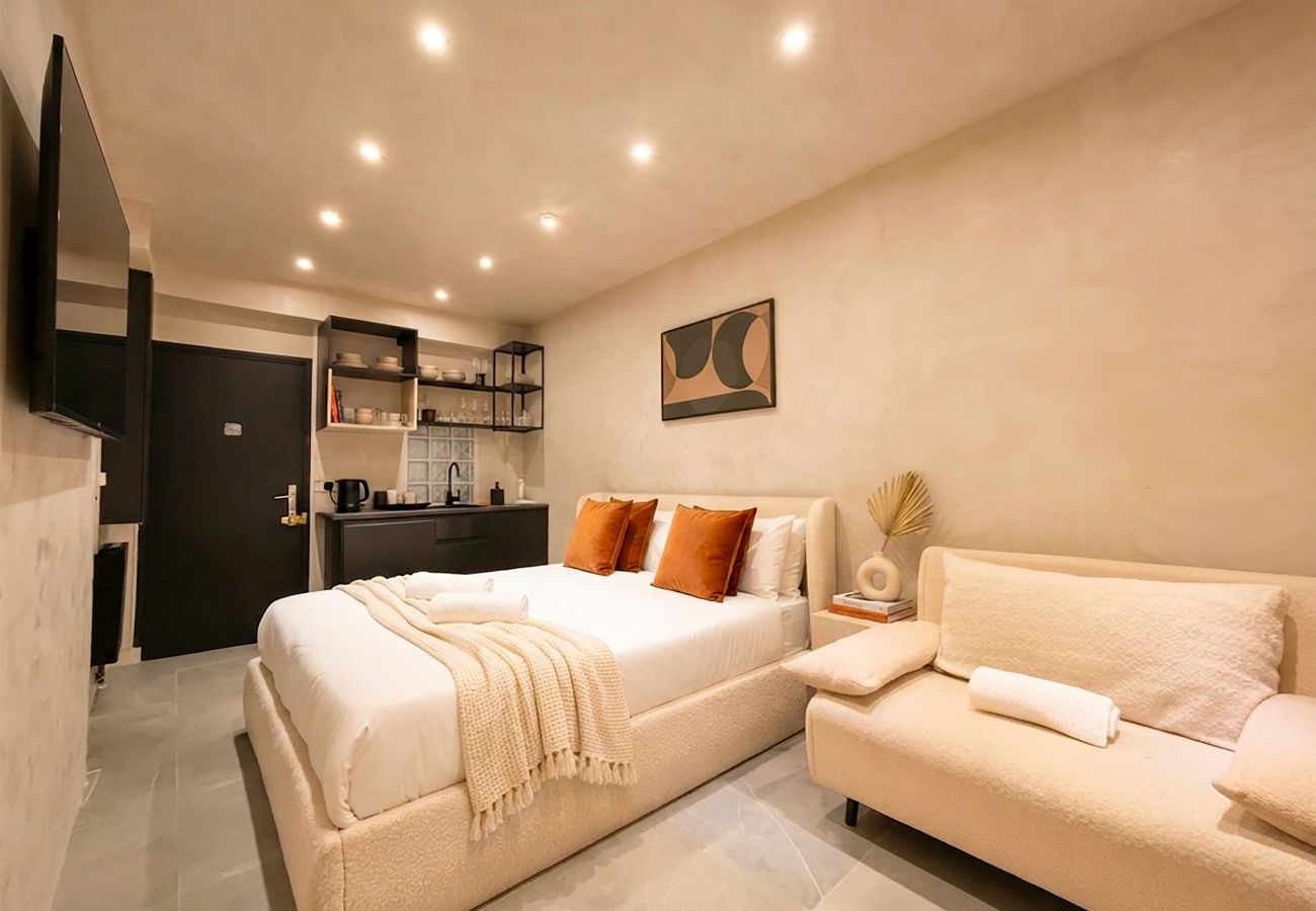 Studio à Paris - UrbanFlat 11 - Studio for 3 next to Champs-Elysees