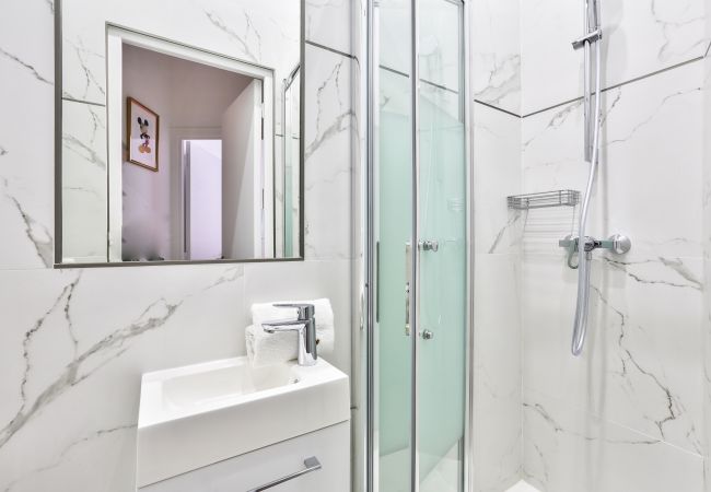 Appartement à Paris - 72 - Urban Flat Mickey Mouse near Champs-Elysees Appartement à Paris - 72 - Urban Flat Mickey Mouse near Champs-Elysees