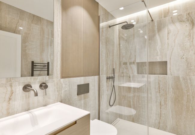 Appartement à Paris - Urban Flat 191 - Luxury 4 Bedroom Apartment - Madeleine Appartement à Paris - Urban Flat 191 - Luxury 4 Bedroom Apartment - Madeleine