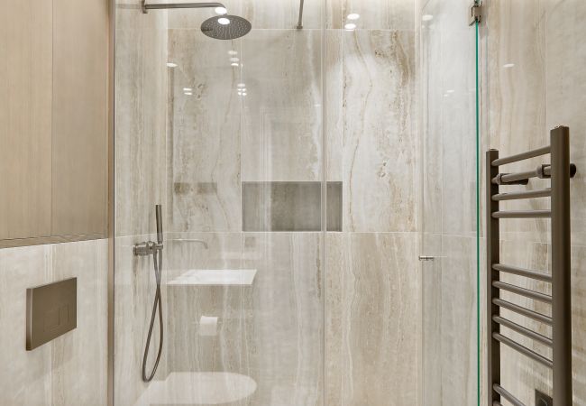 Appartement à Paris - Urban Flat 191 - Luxury 4 Bedroom Apartment - Madeleine Appartement à Paris - Urban Flat 191 - Luxury 4 Bedroom Apartment - Madeleine