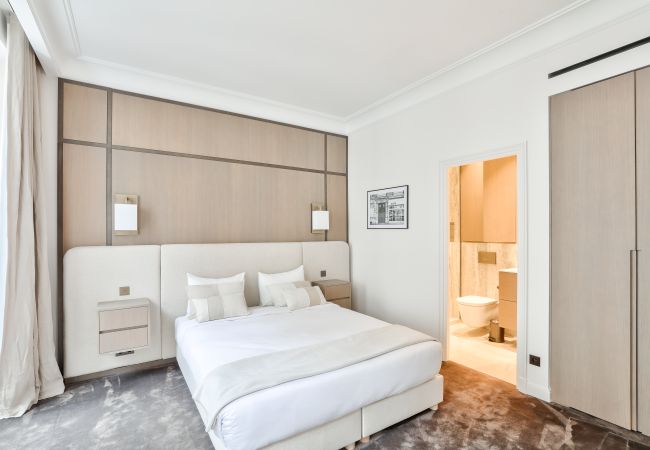 Appartement à Paris - Urban Flat 191 - Luxury 4 Bedroom Apartment - Madeleine Appartement à Paris - Urban Flat 191 - Luxury 4 Bedroom Apartment - Madeleine