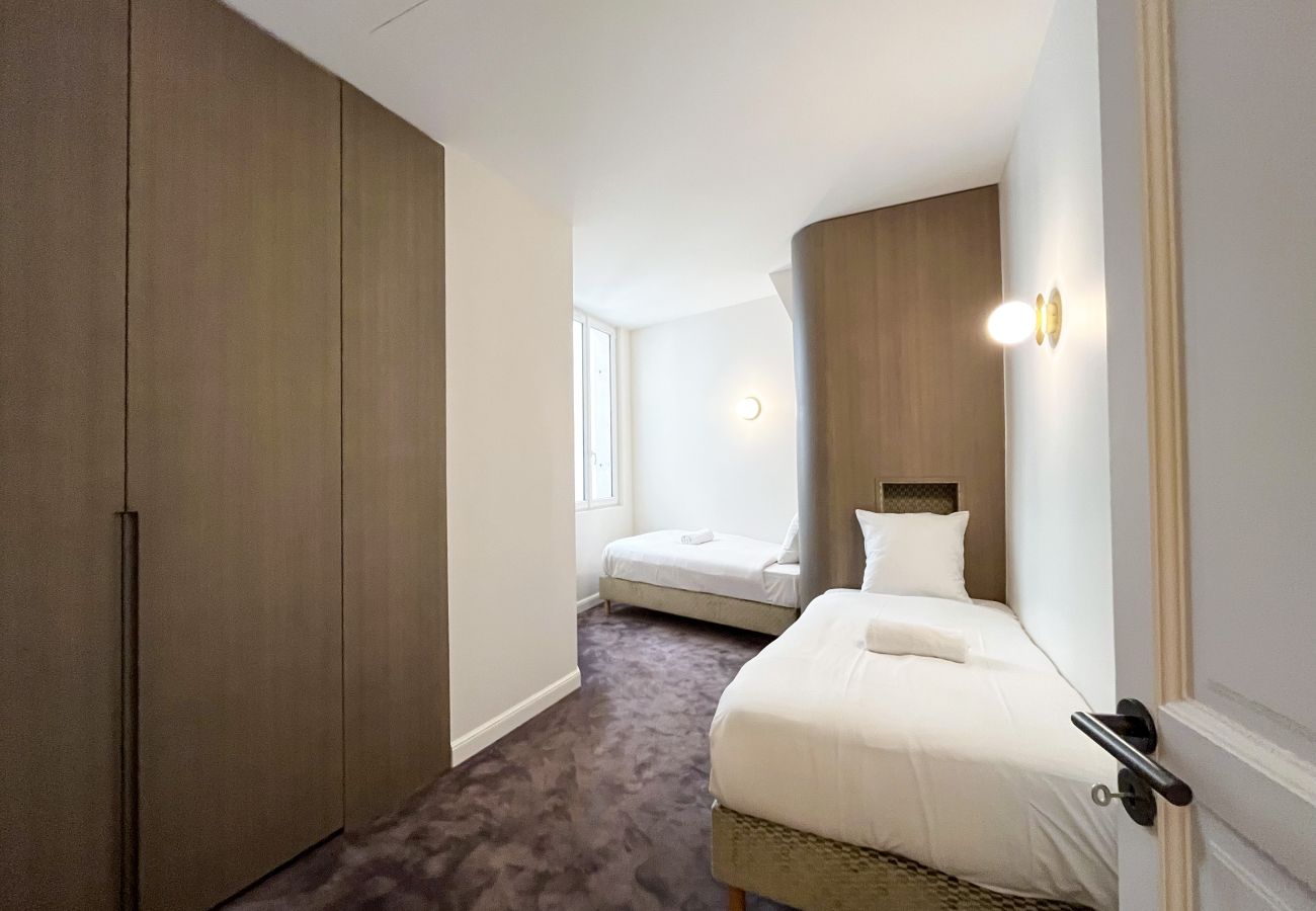 Appartement à Paris - Urban Flat 191 - Luxury 4 Bedroom Apartment - Madeleine Appartement à Paris - Urban Flat 191 - Luxury 4 Bedroom Apartment - Madeleine